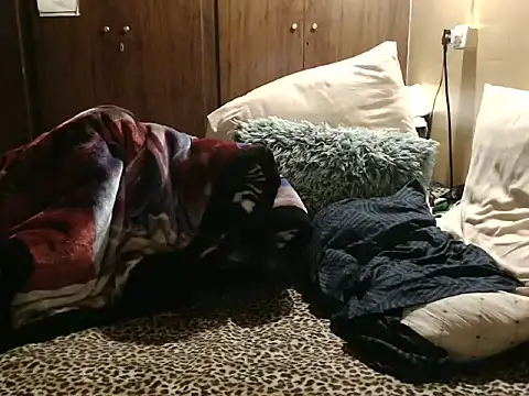 LONGBLKCLIT36 live cam on StripChat