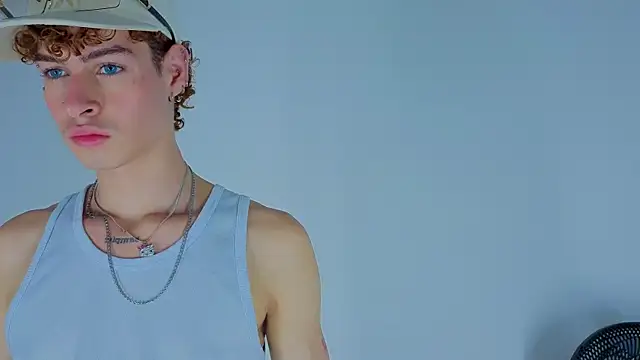 nova_salvatore live sex cam