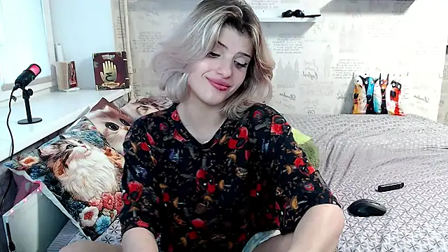 AleksandraJames live cam on StripChat