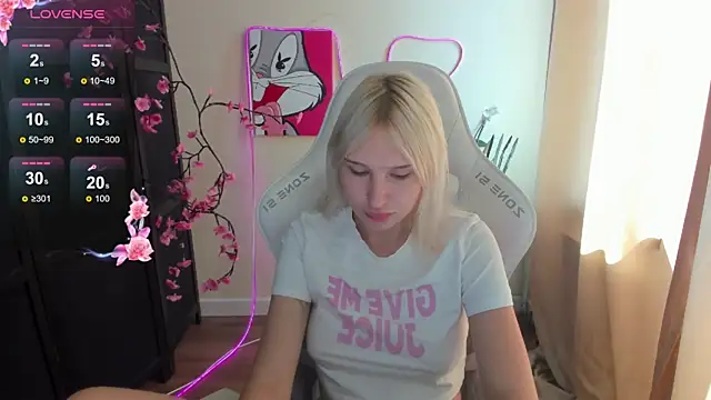 EvelinaLuu live cam on StripChat