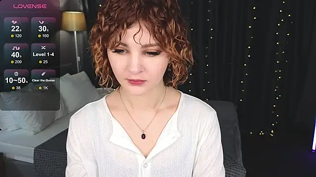 Kira__Fluffy live cam on StripChat