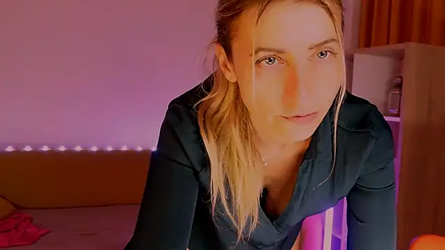 ZoeGrant live cam on StripChat
