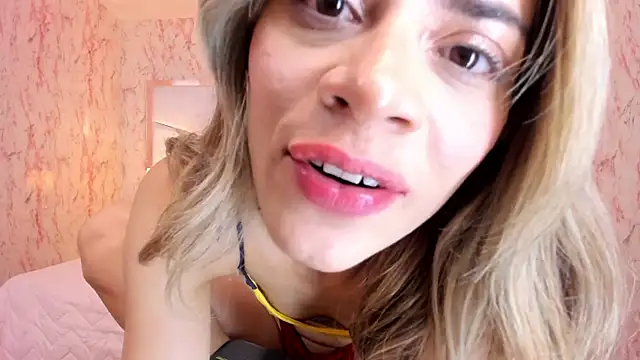 Emily_Whinfre webcam