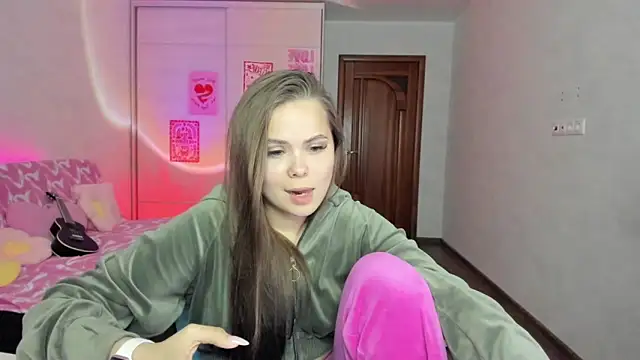 Kira_love_81 webcam