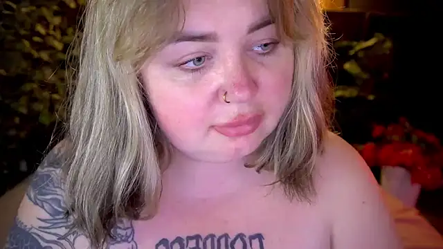 ZaraReignn webcam