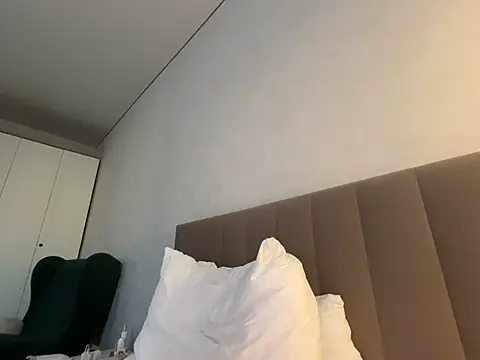 GoldenSexySky webcam