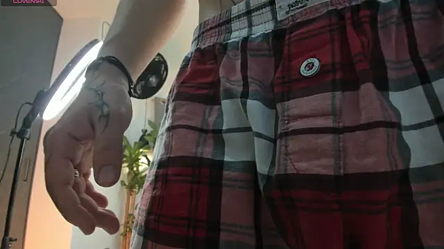mrhot_night webcam