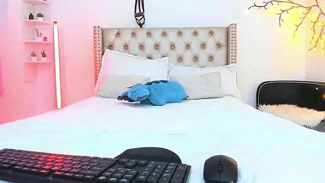 LenaStylesOA webcam