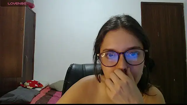 MadieeLorez live cam on StripChat