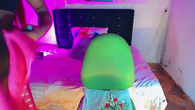 AlondraGill_11 live cam on StripChat