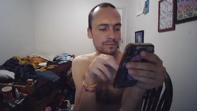 JohnnyMoves webcam