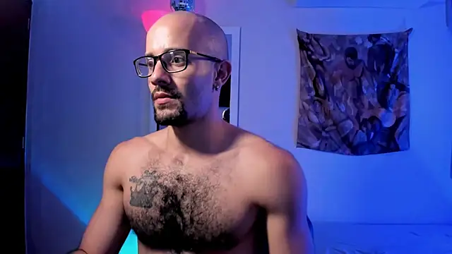 LarryGarzon live cam on StripChat