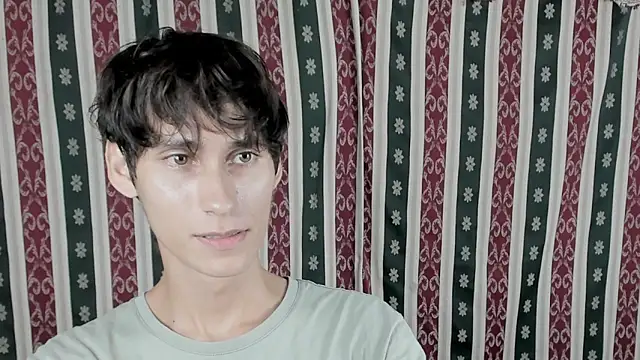 Skinny_Sebas live cam on StripChat