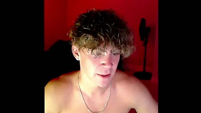 TheOnlyLogan webcam