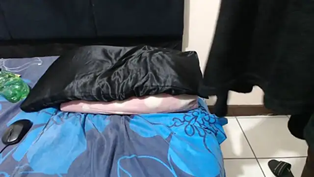 SweetHotBabby18 webcam