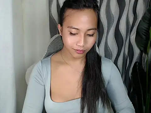 sweetiie_caren live cam on StripChat