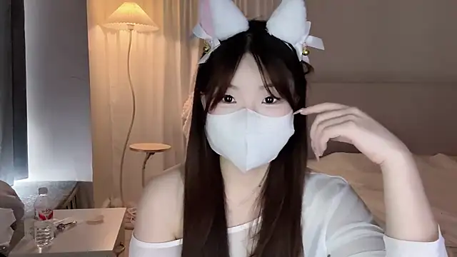 _xiaoxinxin_ (F young) - 仰视抖屁股