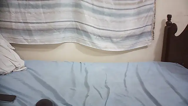 emmyteaz1 live cam on StripChat