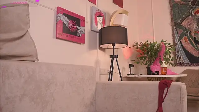 JanelBitther live cam