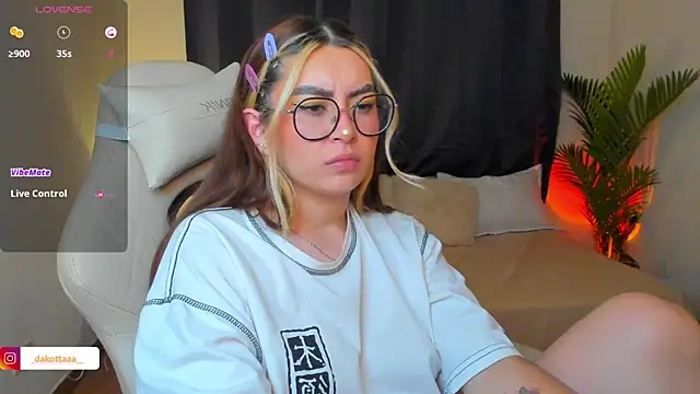 dakottaa_ webcam