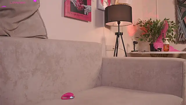 JanelBitther live cam