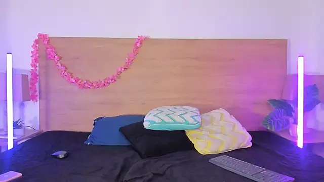 LaraRous live sex cam