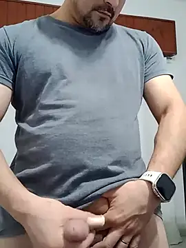 Bradd_32 live cam on StripChat