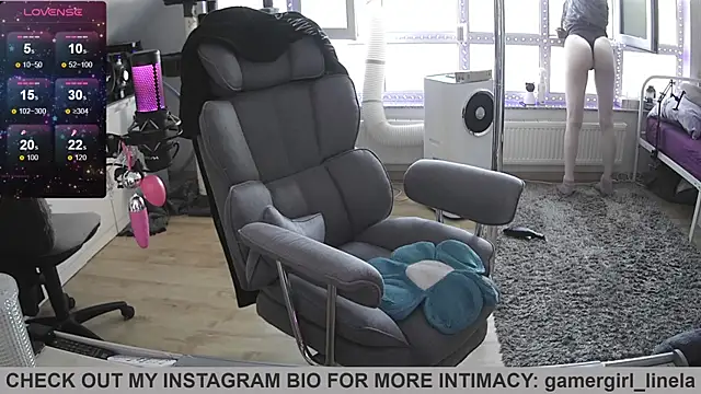 gamergirl-linela (F young) - LT Gets Dildo Blowjob Video