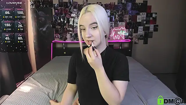 Naomi1Hinata webcam