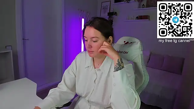 Laura_CollinsS webcam