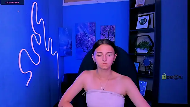 caroline_honeyy webcam