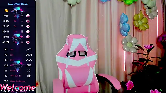 Arya_Curves webcam