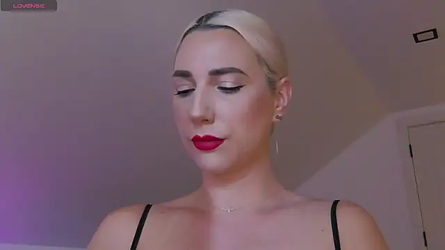 KhloeK live cam on StripChat