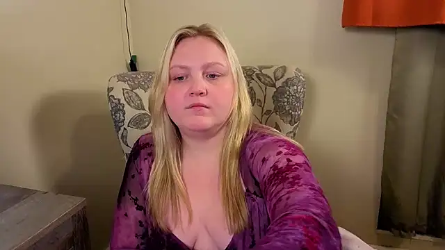 PhatAssBlond live cam on StripChat