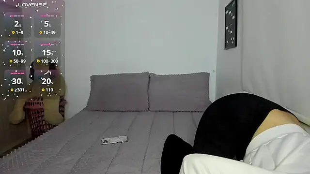 sophie_morenoo live cam on StripChat