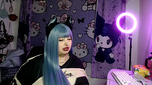 lussyevans24 live cam on StripChat