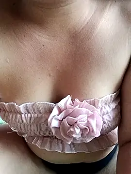 Lily_Henry live cam on StripChat