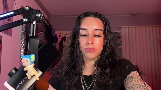 xoFrankie Live Webcam on Stripchat