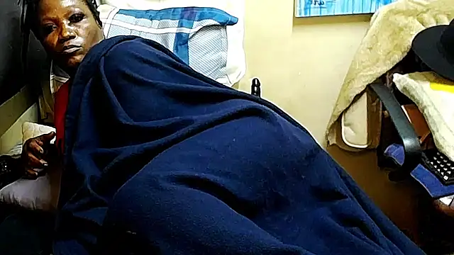 Brunettedevon33 live cam