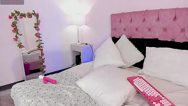 MissHiller_gh live cam on StripChat