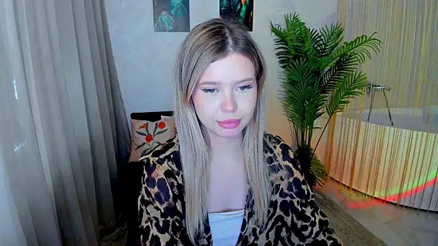 FollowLovee live cam