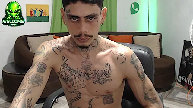 alpha_zom live cam on StripChat