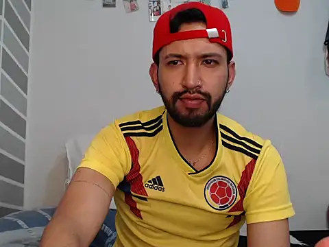 thomass1018 live cam on StripChat