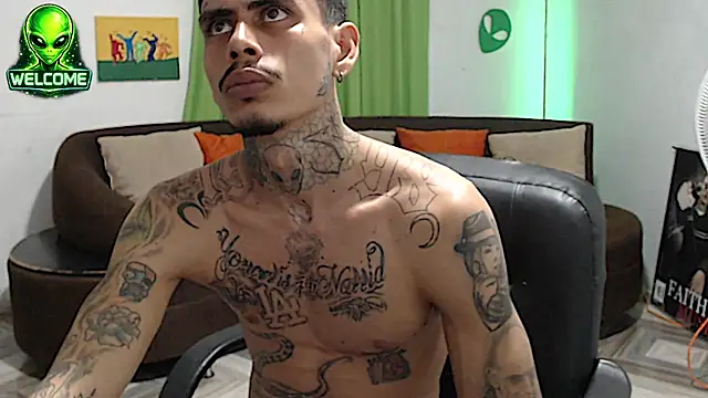 alpha_zom live cam on StripChat