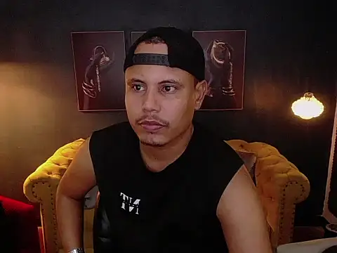 noah_oliver1 live cam on StripChat