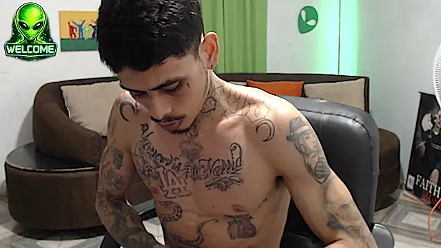 alpha_zom - Alpha_zom's free webcam - UK Sex Cams