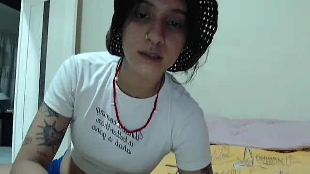 AlinaWoolf_ live cam on StripChat