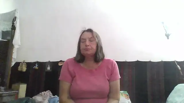 AnnaLive570 live cam on StripChat