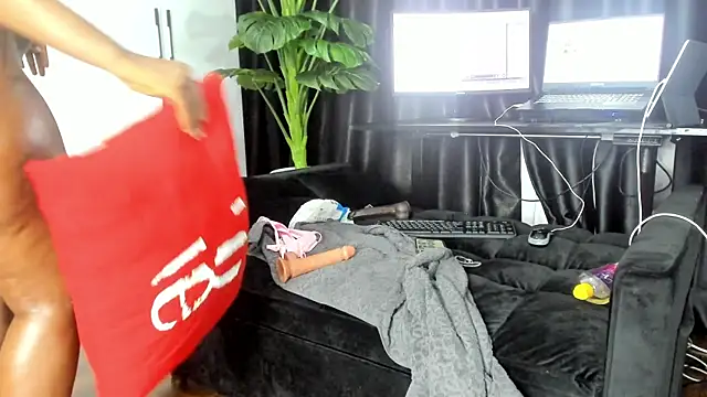 naughty_bigass webcam