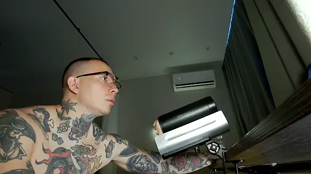 Tommy_cat's live cam
